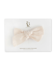 Karibou Skylah Pinwheel Linen Bow - Cookie Dough - Hair Clip