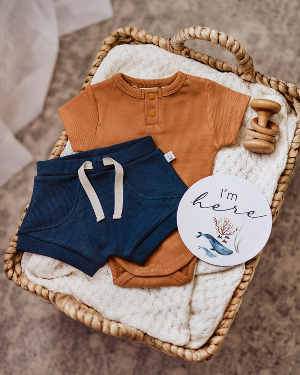 Snuggle Hunny Kids Short Sleeve Bodysuit Chestnut